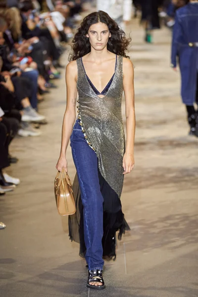 Look 17